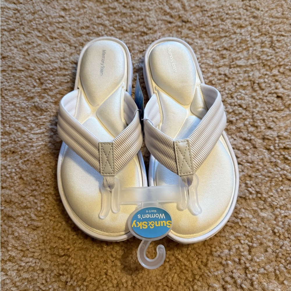White Cushioned Sandals with Diagonal Stripes